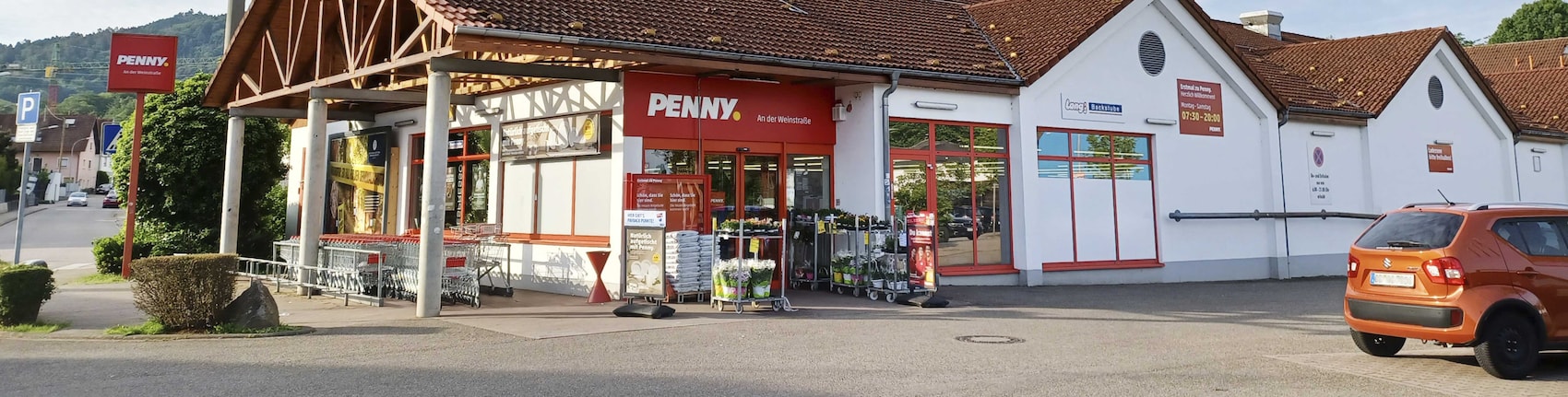 Sie sehen den Eingang vom Penny Markt in Offenburg/Rammersweier, Weinstr. 41