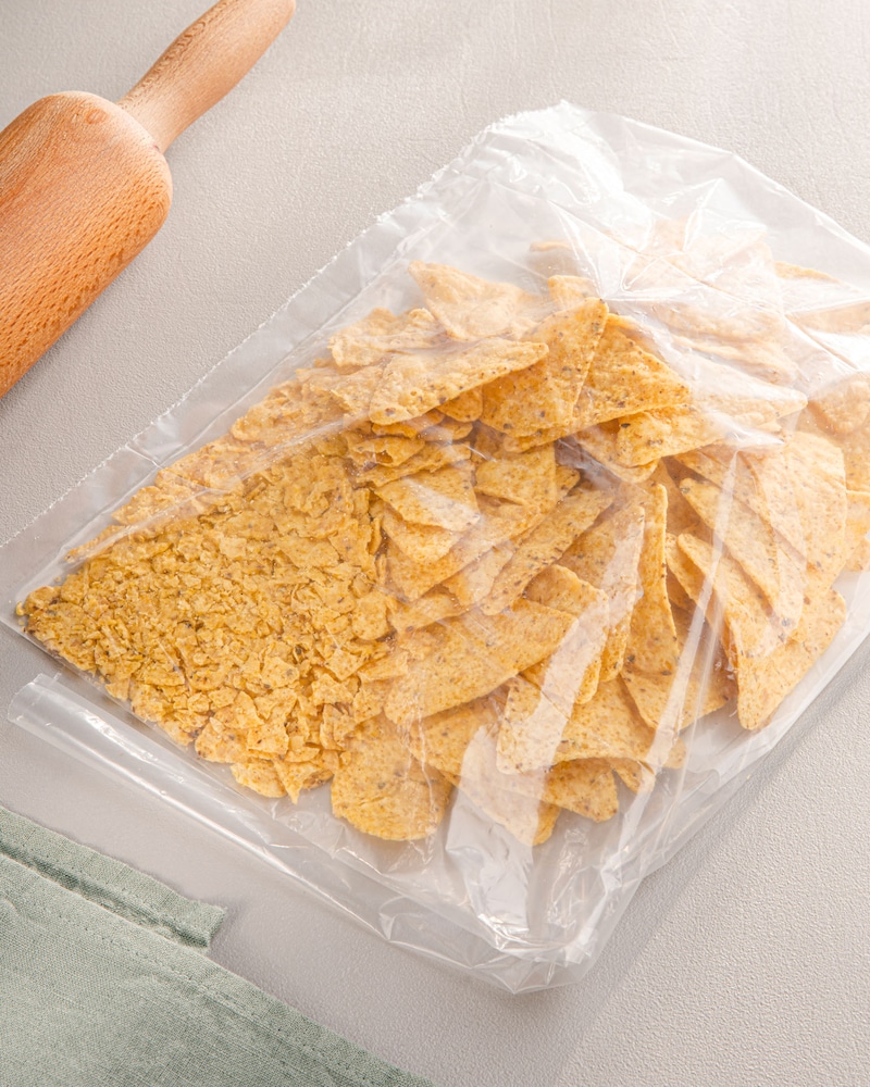 Dieses Bild zeigt wie die Nachos zerkleinert werden.