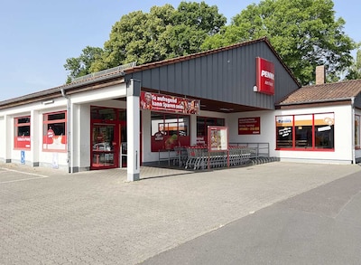 Sie sehen den Eingang vom Penny Markt in Magdeburg, Halberstaedt. Chaussee 66