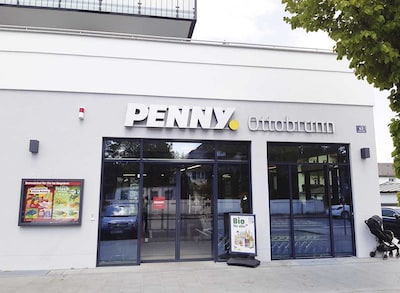 Sie sehen den Eingang vom Penny Markt in Ottobrunn, Ottostraße 63