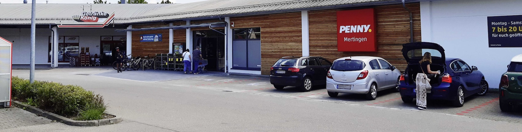 Sie sehen den Eingang vom Penny Markt in Mertingen Im Schmutterfeld 2