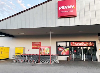 Sie sehen den Eingang vom Penny Markt in Muehldorf, Mainstrasse 2