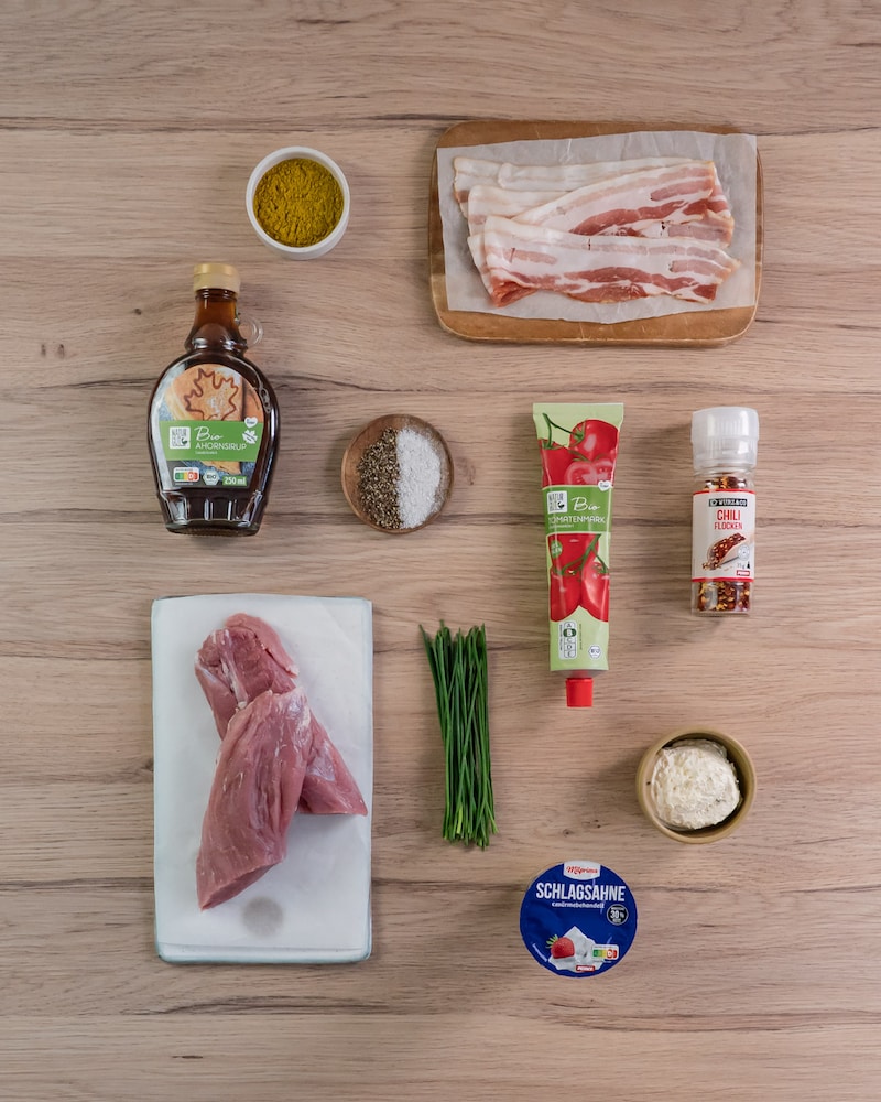 Dieses Bild zeigt die Zutaten für das Schweinefilet im Speckmantel.