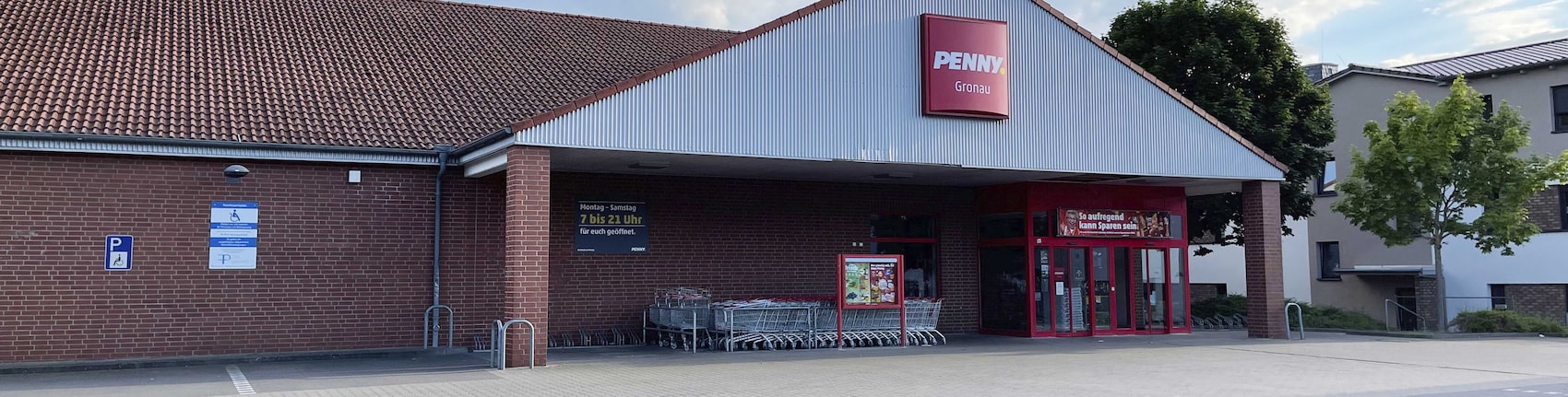 Sie sehen den Eingang vom Penny Markt in Gronau, Steintorstr. 28