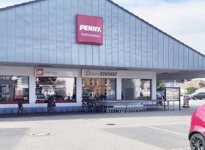 Sie sehen den Eingang vom Penny Markt in Suedharz/Rossla Hallesche Str.30