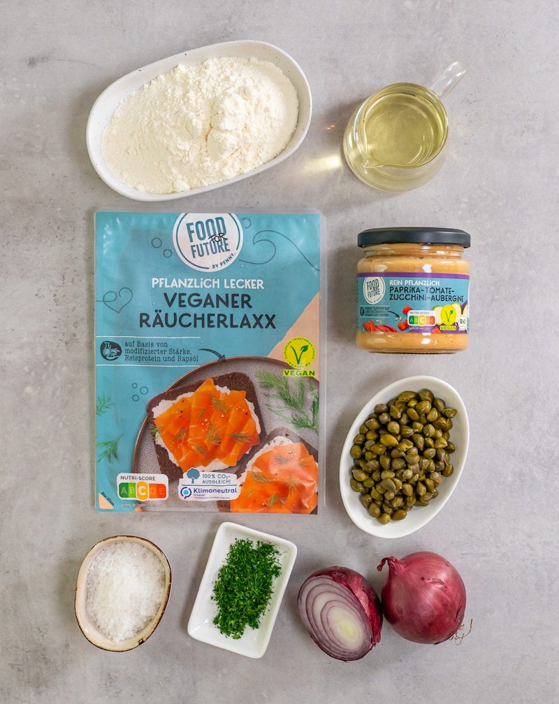 Dieses Bild zeigt die Zutaten für Veganer Flammkuchen mit Food for Future Laxx.
