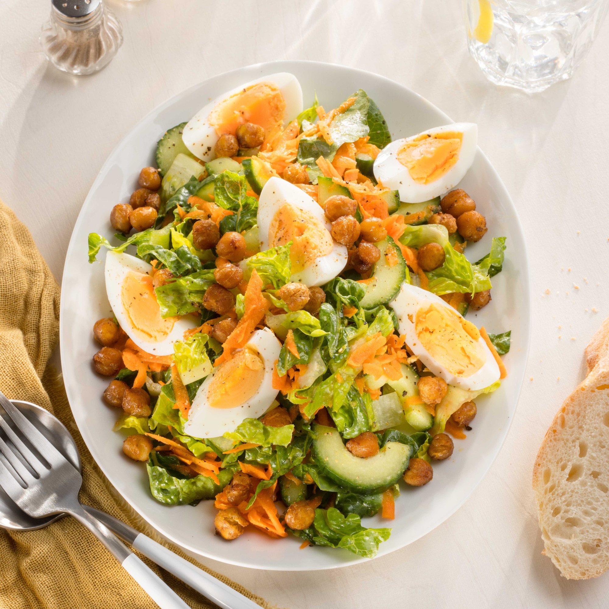 Dieses Bild zeigt unseren bunten Kichererbsensalat.