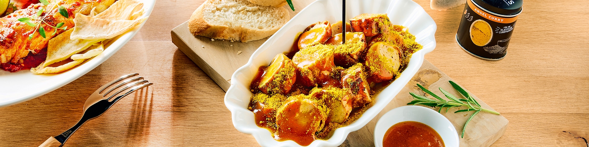 Auf diesem Bild siehst du unsere fertige Currywurst vom Grill.