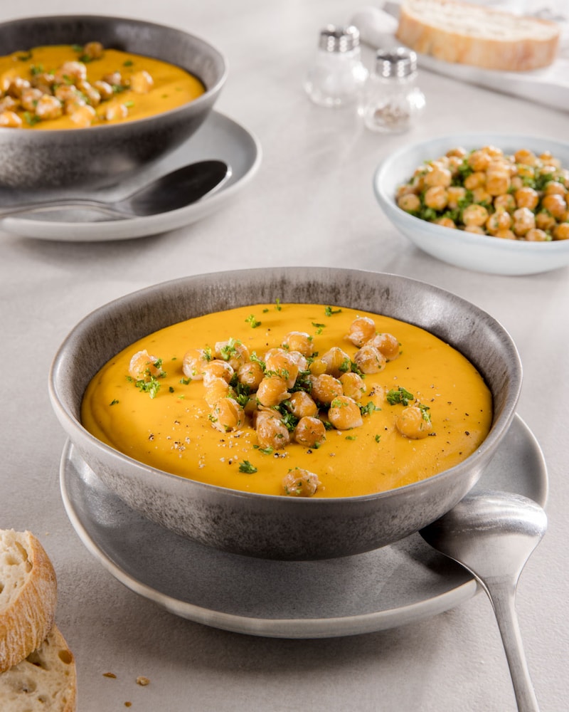 Diese Bild zeigt die fertige Kürbissuppe Mediterran.