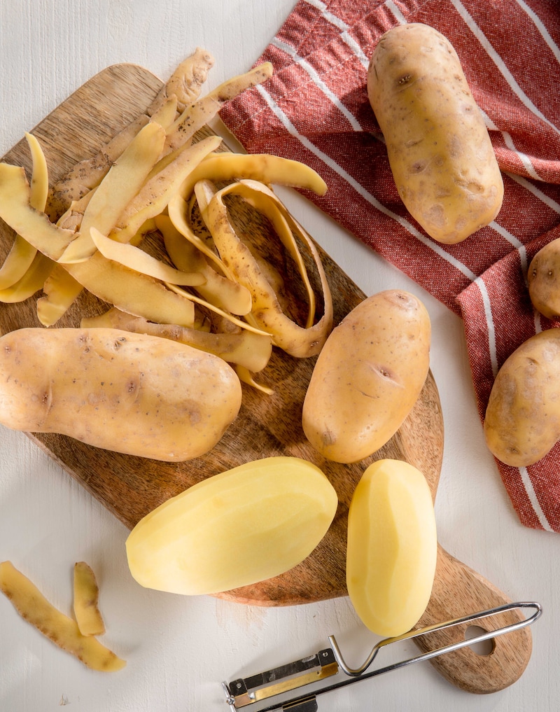 Auf diesem Bild siehst dz geschälte Kartoffeln.