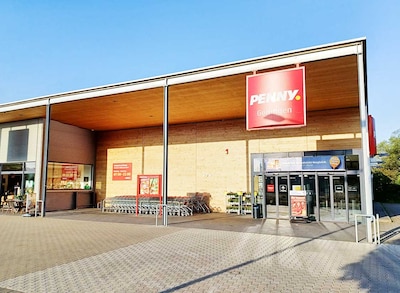 Sie sehen den Eingang vom Penny Markt in Geisingen Engener Str. 5