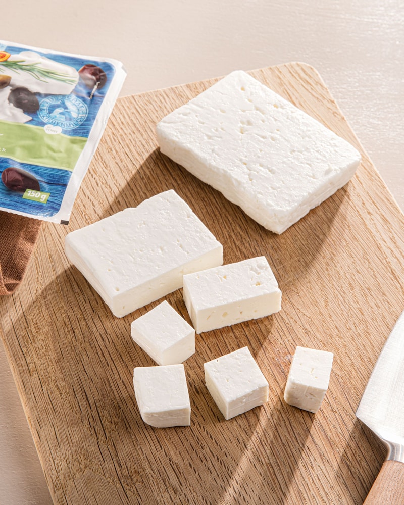 Dieses Bild zeigt den Feta mit Verpackung.