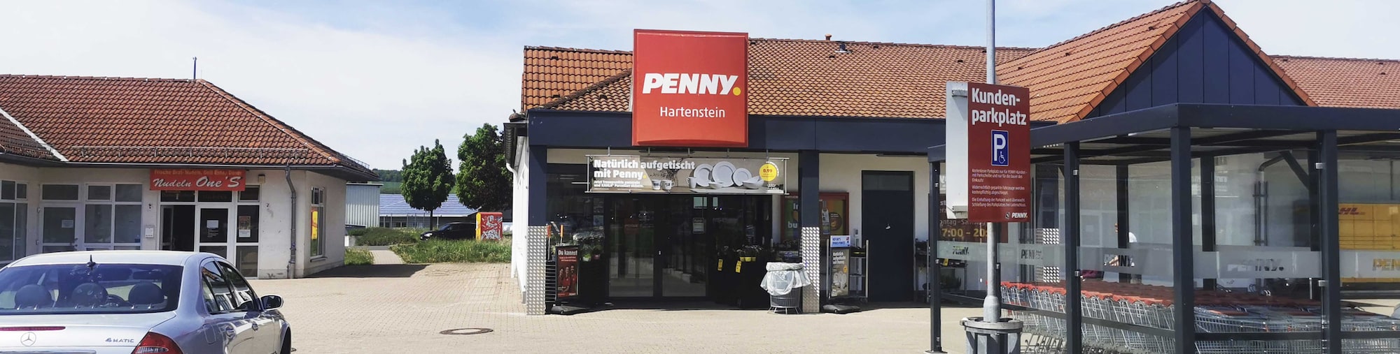 Sie sehen den Eingang vom Penny Markt in Hartenstein Stiftstr. 1