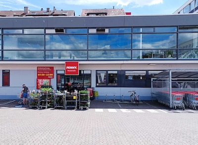 sie sehen den Eingang vom Penny Markt in Stuttgart/Ost Neckarstr. 207