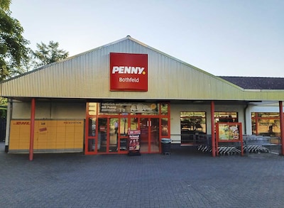 Sie sehen den Eingang vom Penny Markt in Hannover/Bothfeld, Puritzweg 4