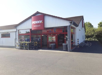 Sie sehen den Eingang vom Penny Markt in Zellingen/Retzbach Am Guessgraben 1