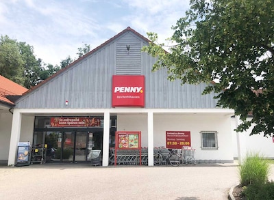Sie sehen den Eingang vom Penny Markt in Reichertshausen Pfaffenhofener Straße 8a