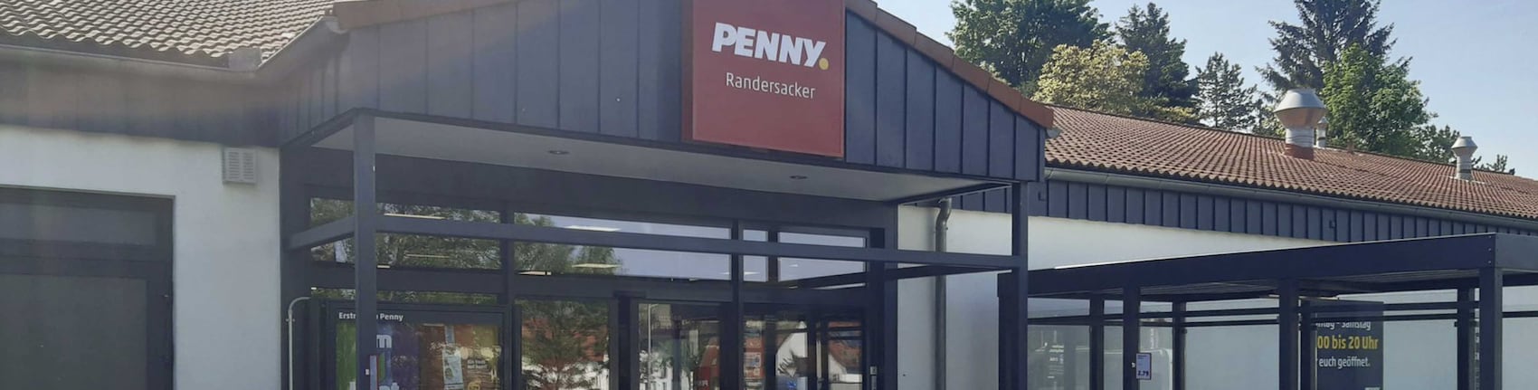 Sie sehen den Eingang vom Penny Markt in Randersacker Theilheimer Straße 2