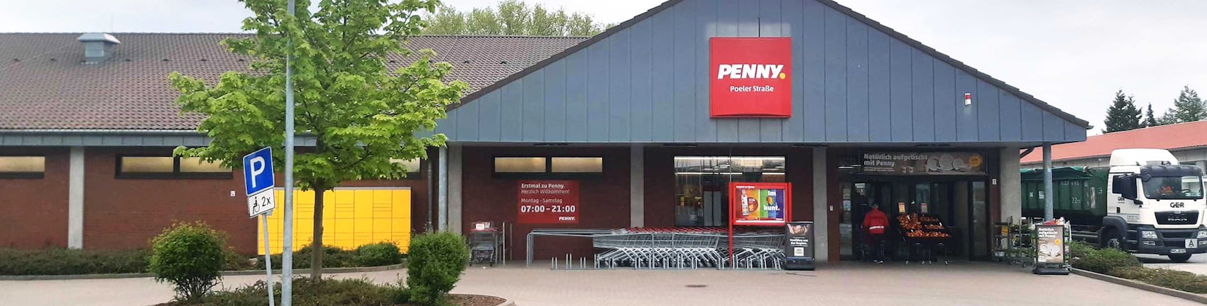 Sie sehen den Eingang vom Penny Markt in Wismar Am Wiesengrund 8
