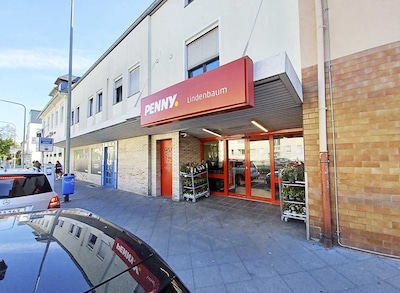 Sie sehen den Eingang vom Penny Markt in Frankfurt/Eschersheim, Eschersheimer Landstr. 440