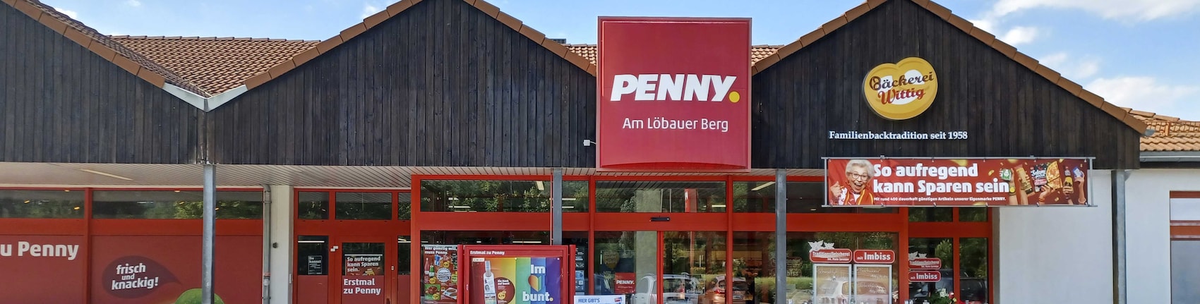 Sie sehen den Eingang vom Penny Markt in Loebau Laubaner Str. 37