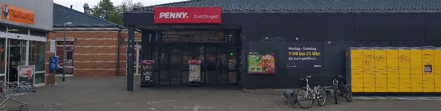 Sie sehen den Eingang vom Penny Markt in Rostock/Evershagen, Henrik-Ibsen-Str. 29