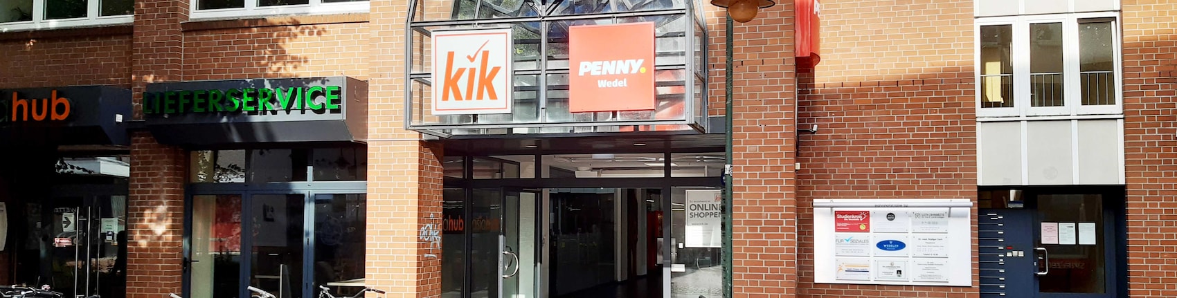 sie sehen den Eingang vom Penny Markt in Wedel Bahnhofstrasse 50-52
