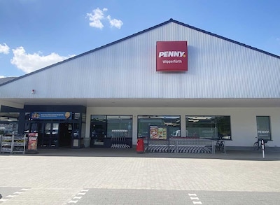 sie sehen den Eingang vom Penny Markt in Wipperfürth Bahnstr. 30