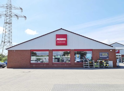 Sie sehen den Eingang vom Penny Markt in Cuxhaven, Brockeswalder Chaussee 67