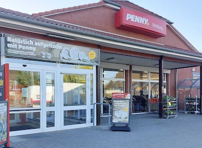 Sie sehen den Eingang vom Penny Markt in Rehburg-Loccum, Heidtorstr. 32