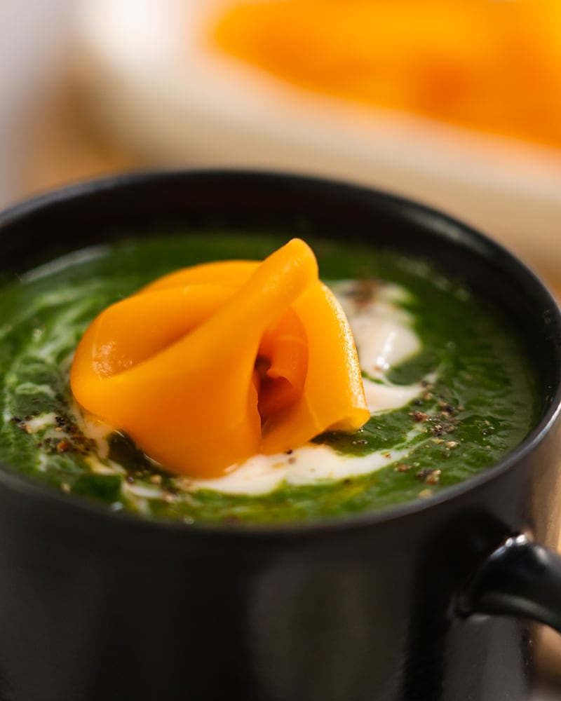 Spinatsuppe mit Räucherlaxx-Topping