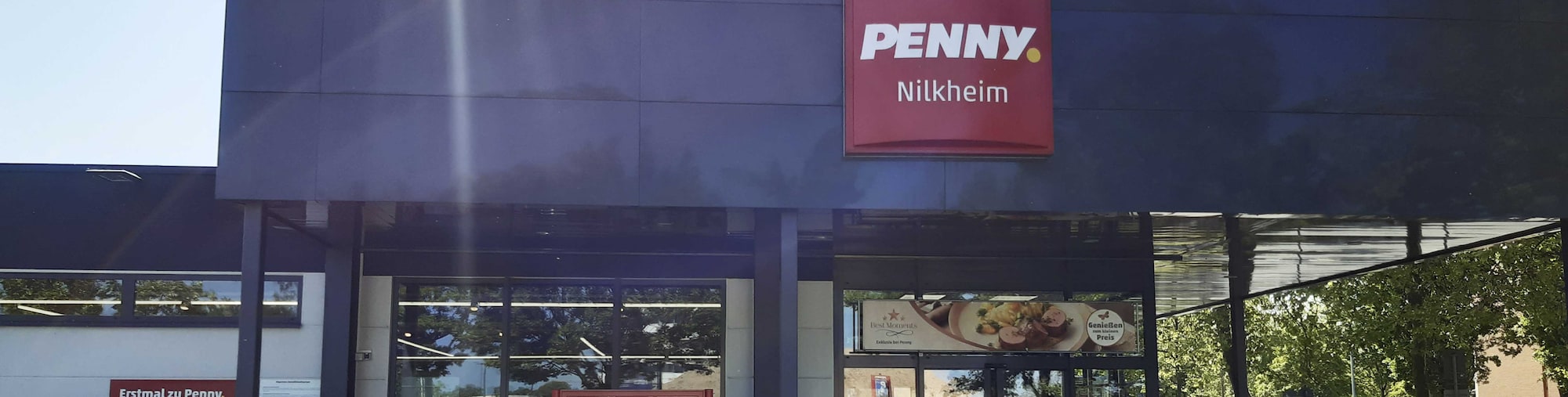 Sie sehen den Eingang vom Penny Markt in Aschaffenburg-Nilkheim Lorbeerweg 6