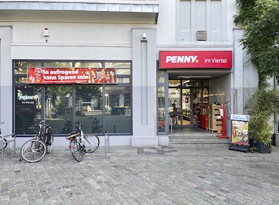 Sie sehen den Eingang vom Penny Markt in Bremen/Ostertor, Ostertorsteinweg 28-29