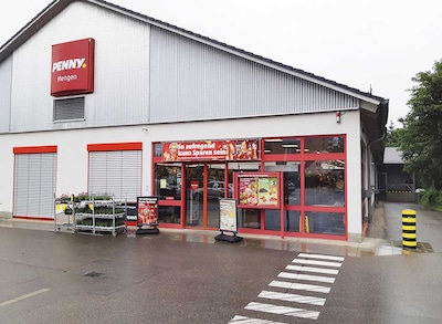 Sie sehen den Eingang vom Penny Markt in Mengen, Bussen Str. 5