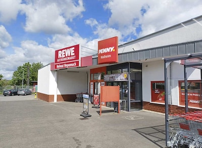 Sie sehen den Eingang vom Penny Markt in Aachen – Walheim Schleidener Str. 164
