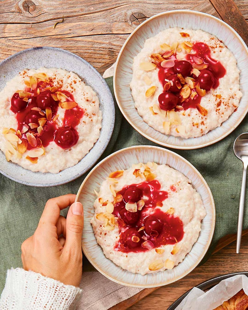 Dänischer Mandelmilchreis mit Sauerkirschen