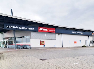 Sie sehen den Eingang vom Penny Markt in Rielasingen-Worblingen Gänseweide 10