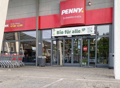 Sie sehen den Eingang vom Penny Markt in Hürth – Hermülheim Eschweiler Str. 2
