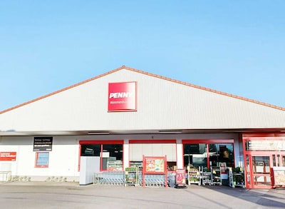 Sie sehen den Eingang vom Penny Markt in Salem/Mimmenhausen Alte Neufracher Str. 56