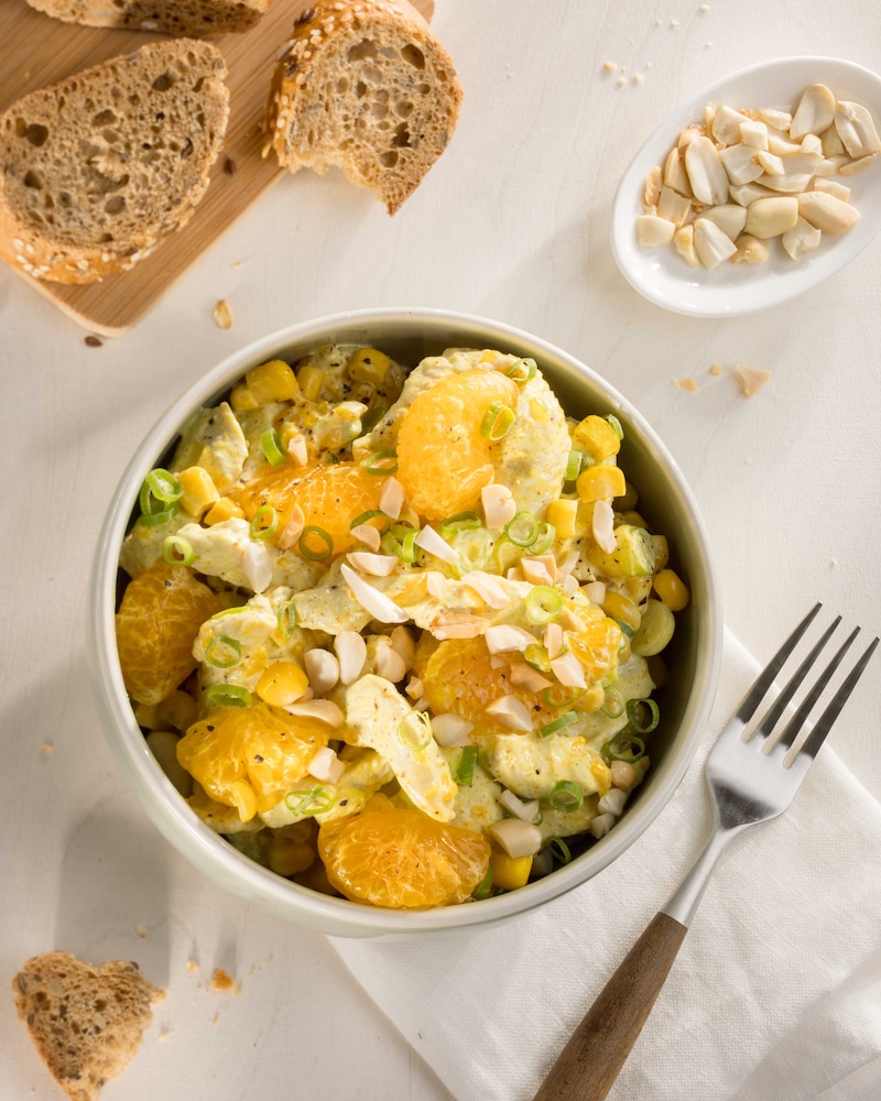 Dieses Bild zeigt unseren Geflügelsalat mit Mandarinen.