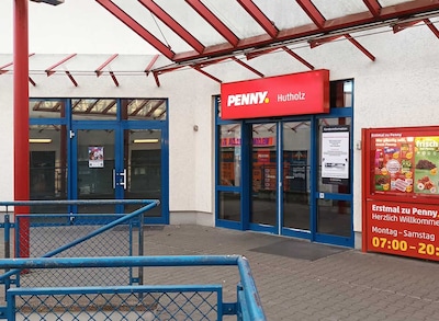 Sie sehen den Eingang vom Penny Markt in Chemnitz (Sachs) Wolgograder Allee 207