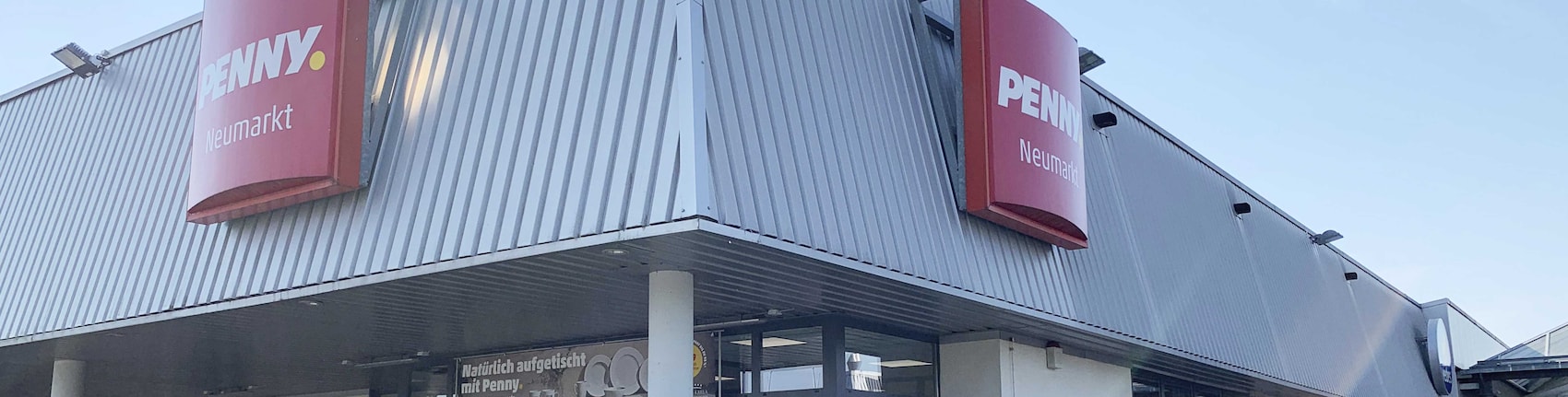 Sie sehen den Eingang vom Penny Markt in Neumarkt, Freystaedter Str. 11