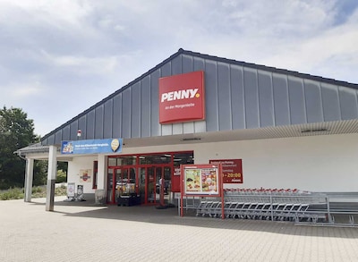 Sie sehen den Eingang vom Penny Markt in Chemnitz/Stelzendorf Stollberger Str. 176