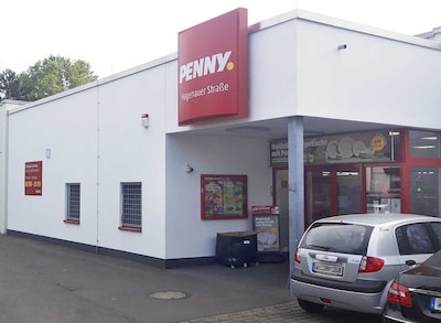 Sie sehen den Eingang vom Penny Markt in Wiesbaden, Hagenauer Str. 23a