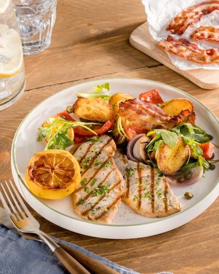 Dieses Bild zeigt unsere saftigen Kräuterschnitzel.