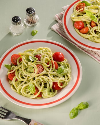 Dieses Bild zeigt die cremige Avocado Pasta.