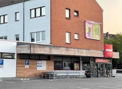 Sie sehen den Eingang vom Penny Markt in Euskirchen – Innenstadt, Gerberstrasse 25