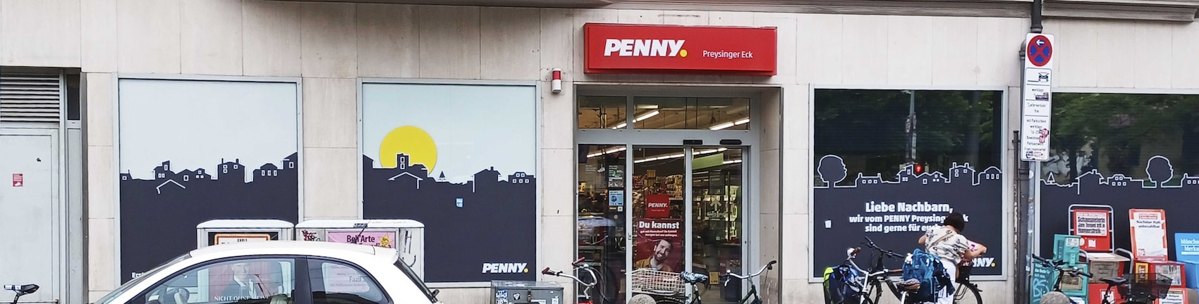 Sie sehen den Eingang vom Penny Markt in Muenchen/Au-Haidhausen Preysingstr. 42