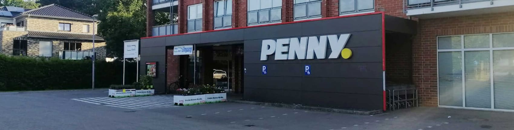 Sie sehen den Eingang vom Penny Markt in Oldenburg/Osternburg, Herrenweg 173