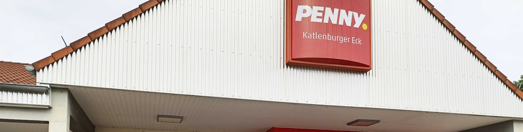 Sie sehen den Eingang vom Penny Markt in Katlenburg, Osteroder Str. 1